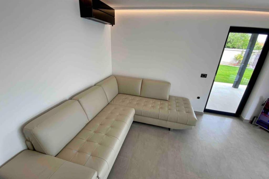 Villa Eni Medulin Sisan Heated Pool Exterior foto