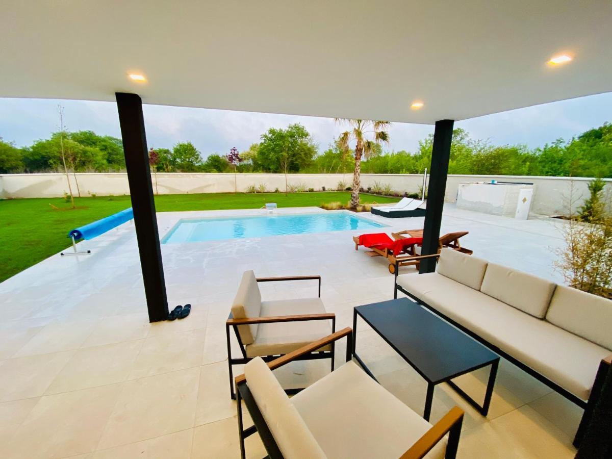 Villa Eni Medulin Sisan Heated Pool Exterior foto