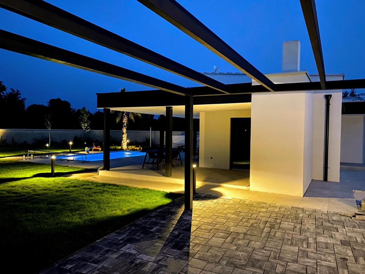 Villa Eni Medulin Sisan Heated Pool Exterior foto