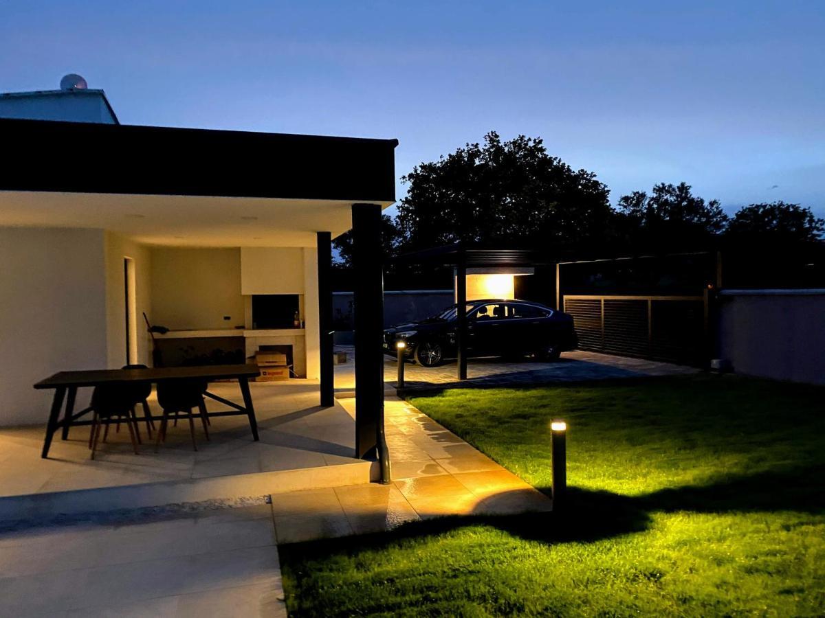 Villa Eni Medulin Sisan Heated Pool Exterior foto