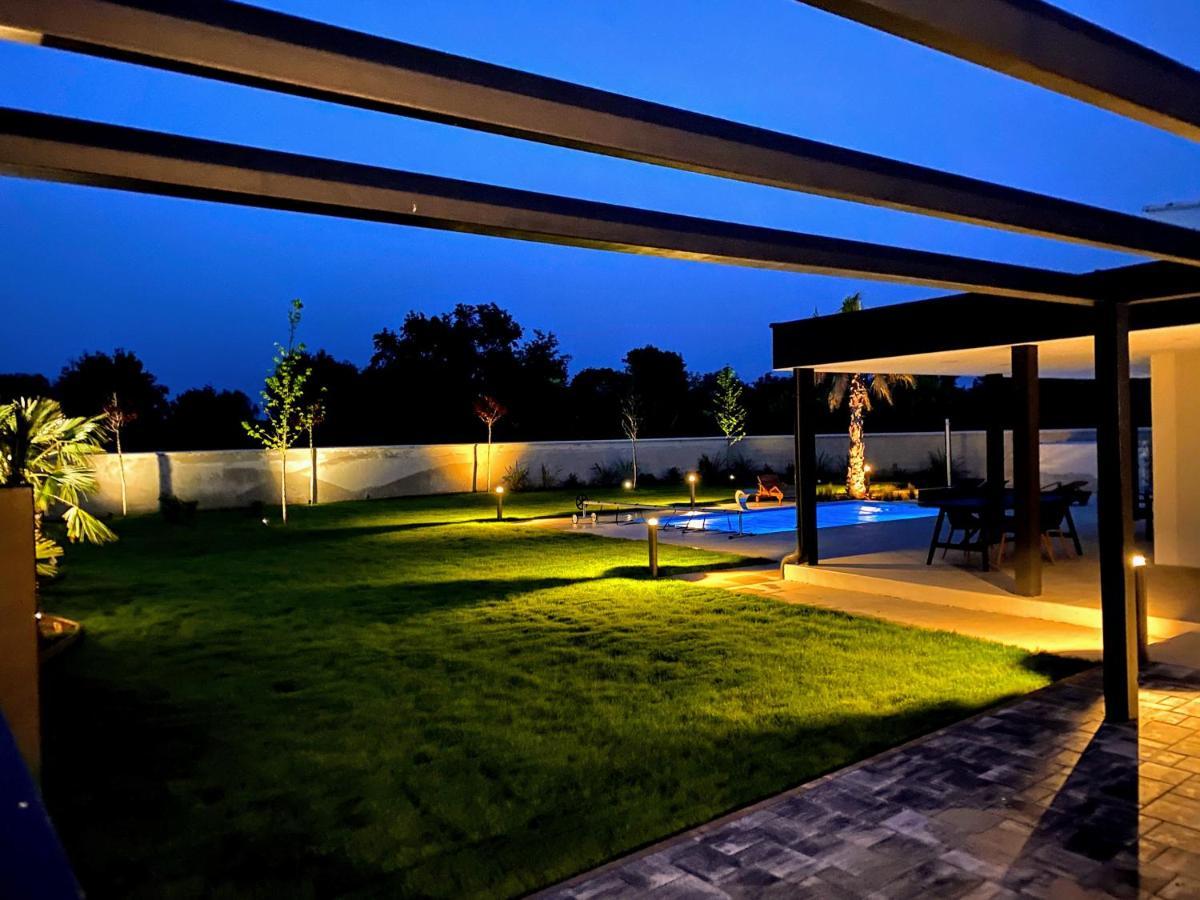 Villa Eni Medulin Sisan Heated Pool Exterior foto