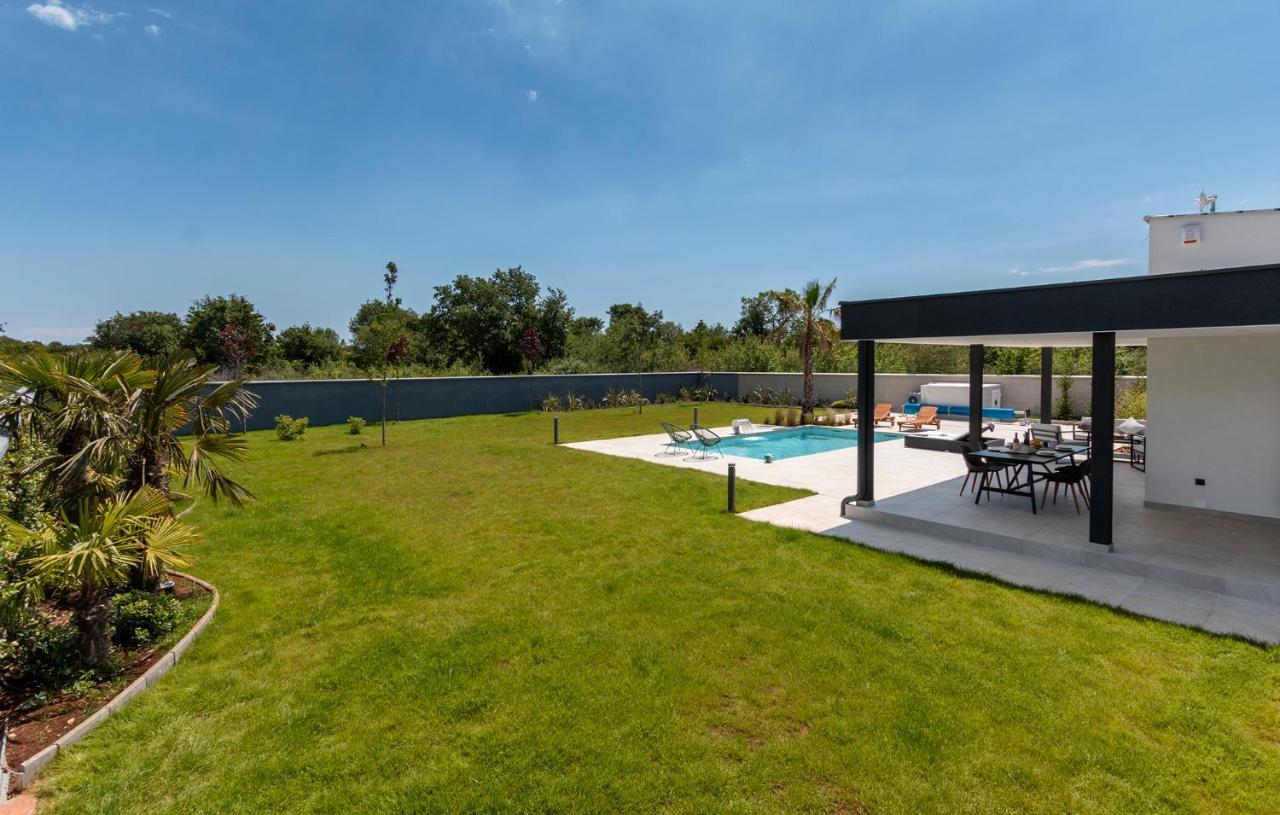 Villa Eni Medulin Sisan Heated Pool Exterior foto