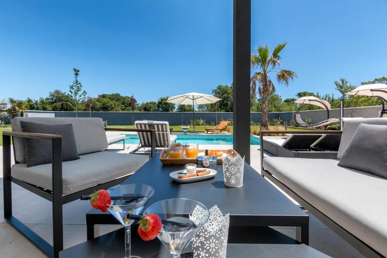 Villa Eni Medulin Sisan Heated Pool Exterior foto