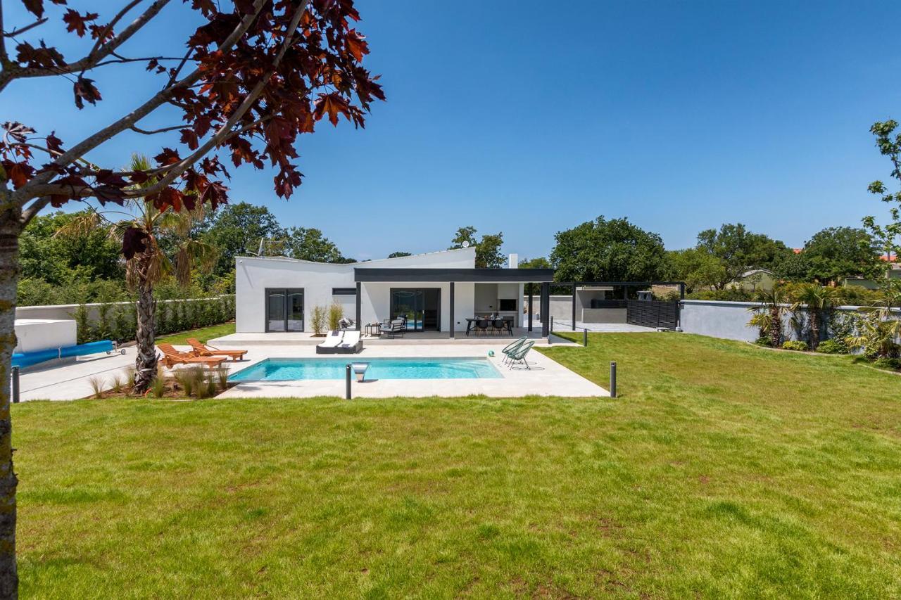 Villa Eni Medulin Sisan Heated Pool Exterior foto
