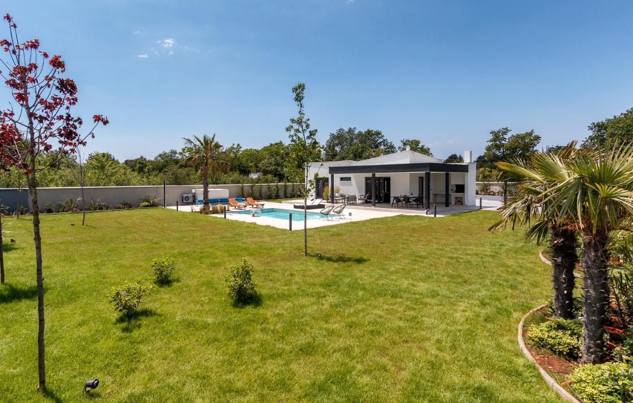 Villa Eni Medulin Sisan Heated Pool Exterior foto